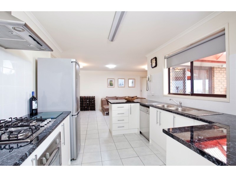 5 Elmeade Drive, Hallett Cove SA 5158