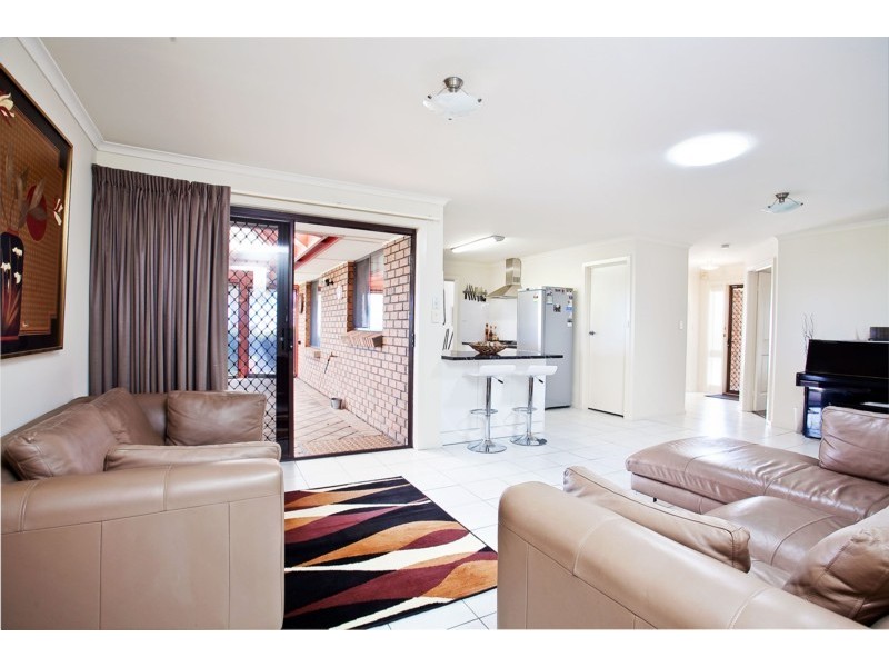 5 Elmeade Drive, Hallett Cove SA 5158