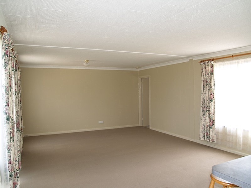 3 Candover Crescent, Huntfield Heights SA 5163