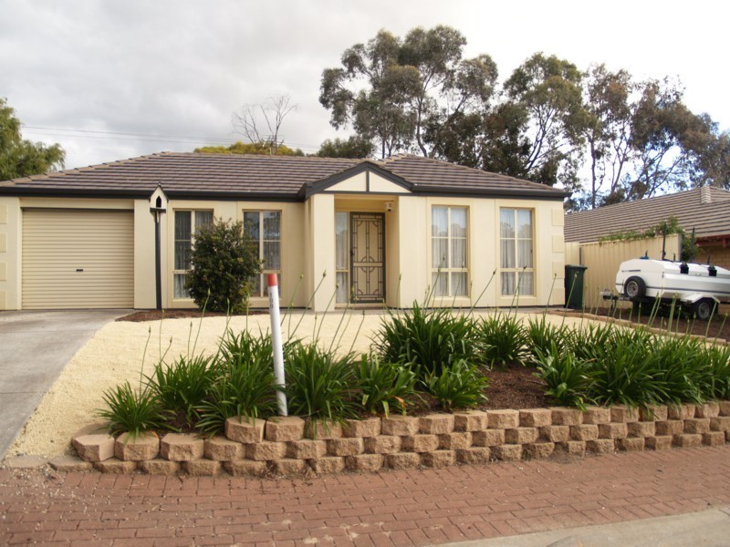 8 Benacre Close, Happy Valley SA 5159
