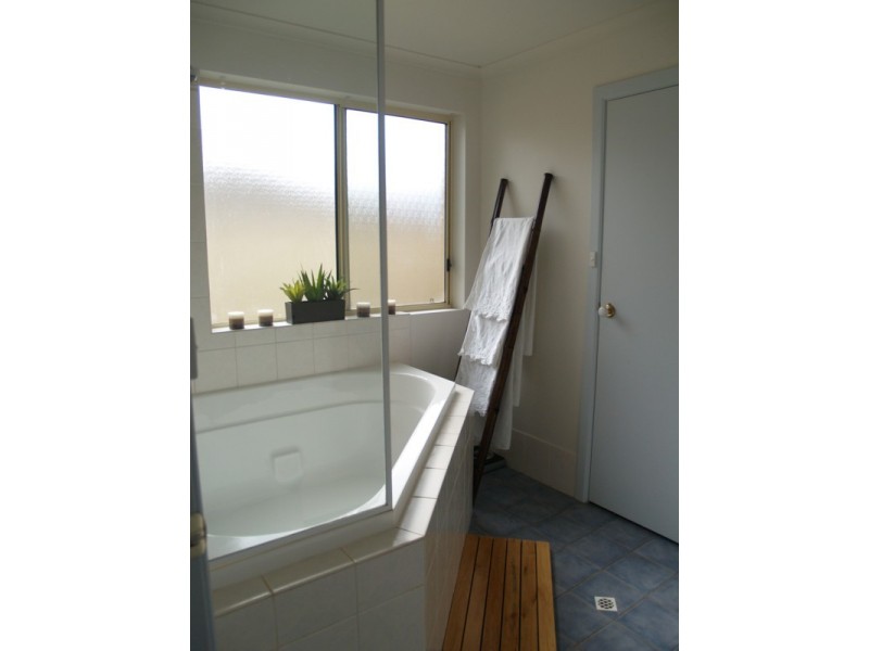 8 Benacre Close, Happy Valley SA 5159