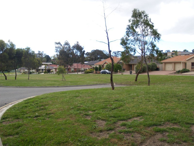 8 Benacre Close, Happy Valley SA 5159