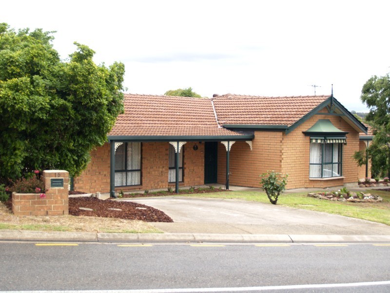 16 Jeanette Crescent, Aberfoyle Park SA 5159