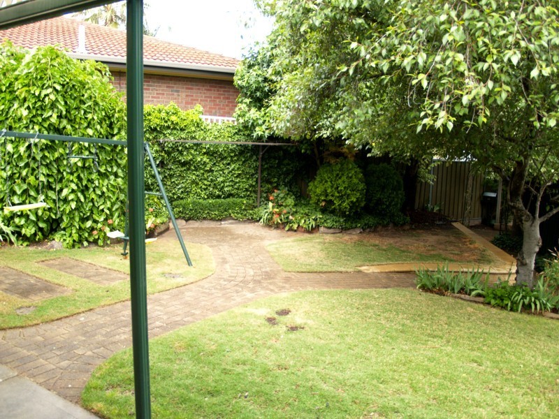 16 Jeanette Crescent, Aberfoyle Park SA 5159