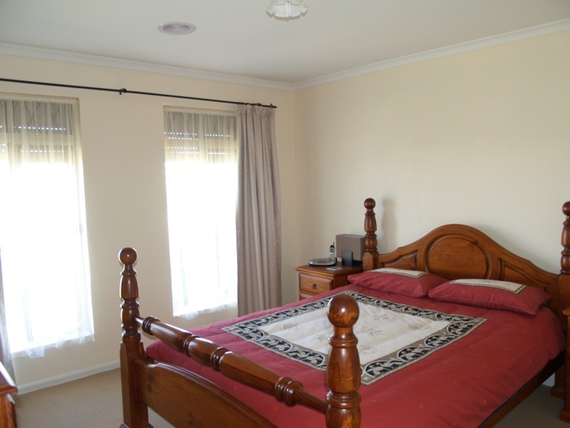 24 Chamberlain Drive, Christie Downs SA 5164