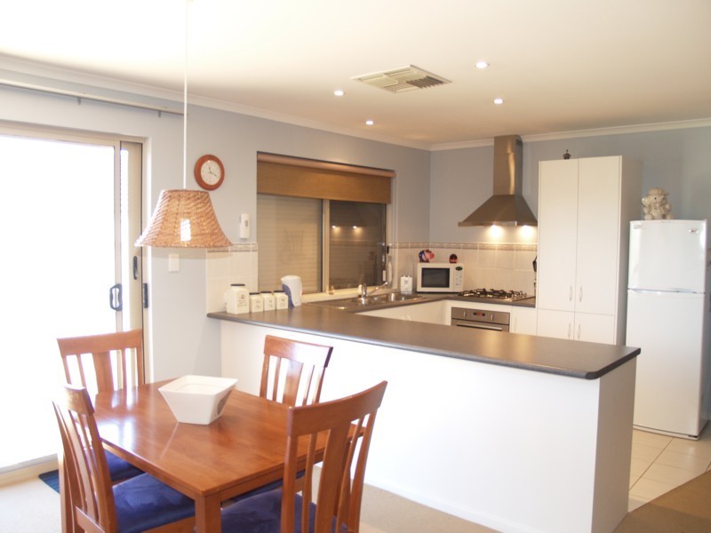 24 Chamberlain Drive, Christie Downs SA 5164