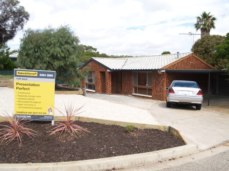 8 Flinders Crescent, Hackham SA 5163