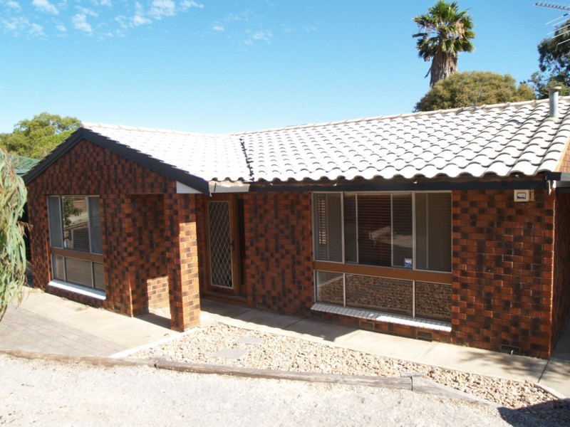 8 Flinders Crescent, Hackham SA 5163