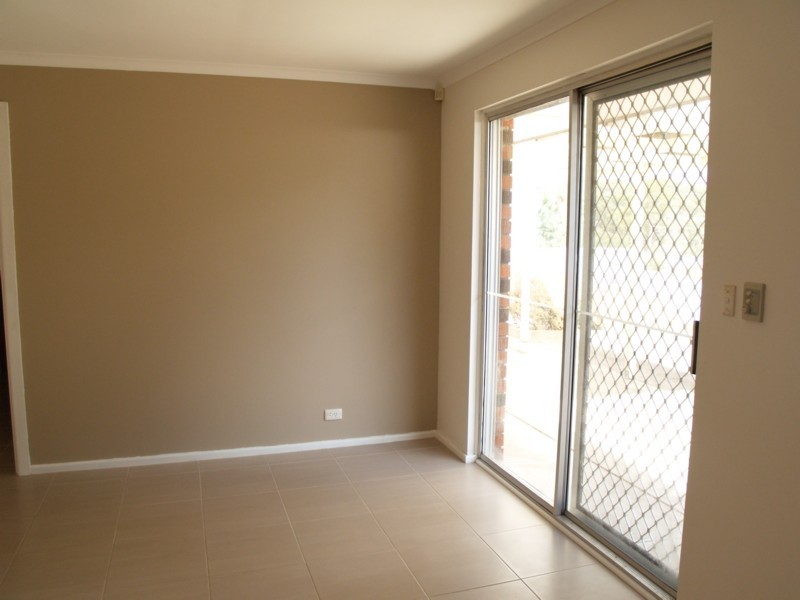8 Flinders Crescent, Hackham SA 5163