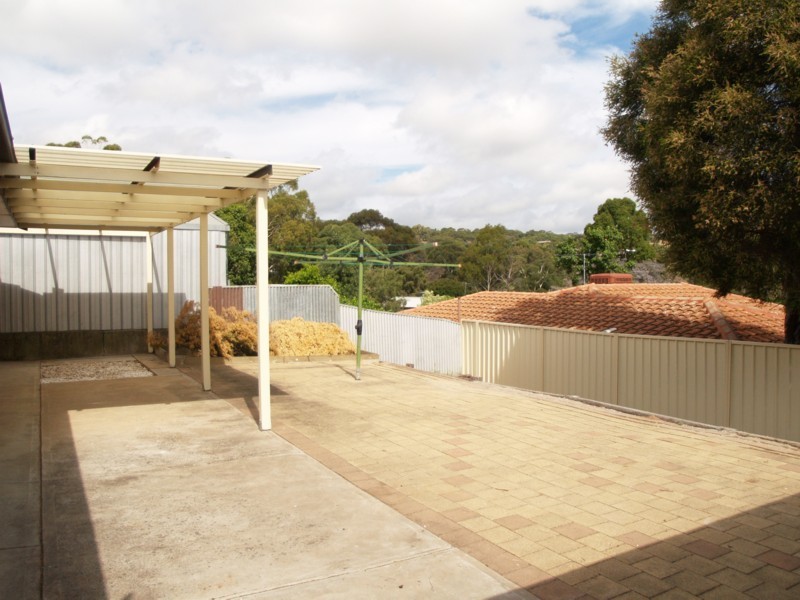 8 Flinders Crescent, Hackham SA 5163
