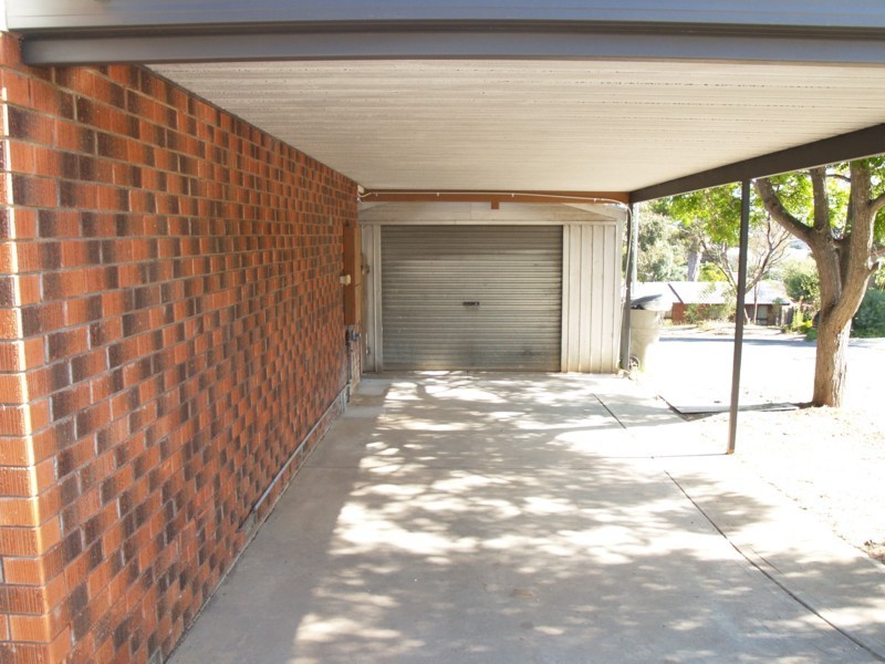 8 Flinders Crescent, Hackham SA 5163