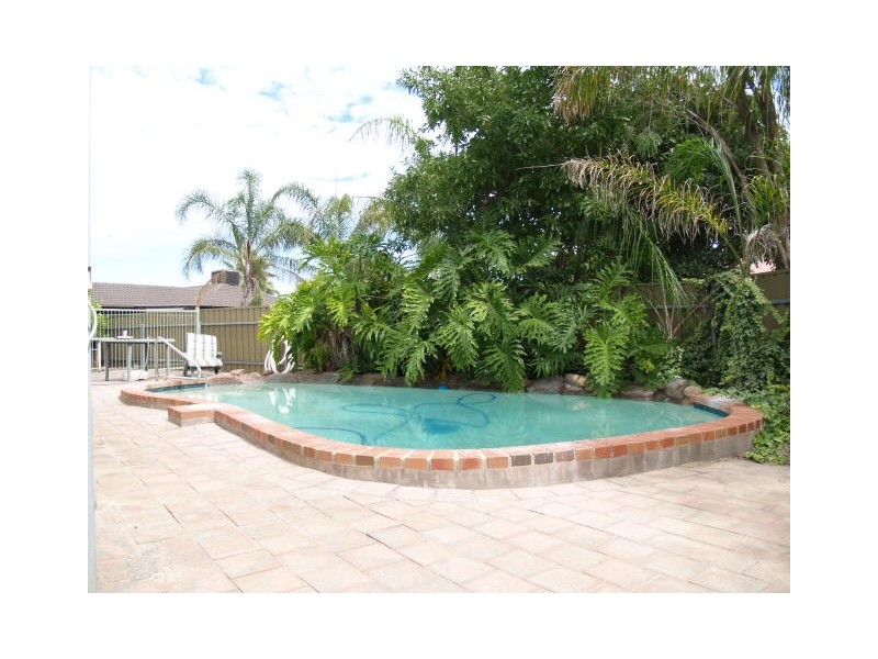 17 Bordeaux Drive, Woodcroft SA 5162