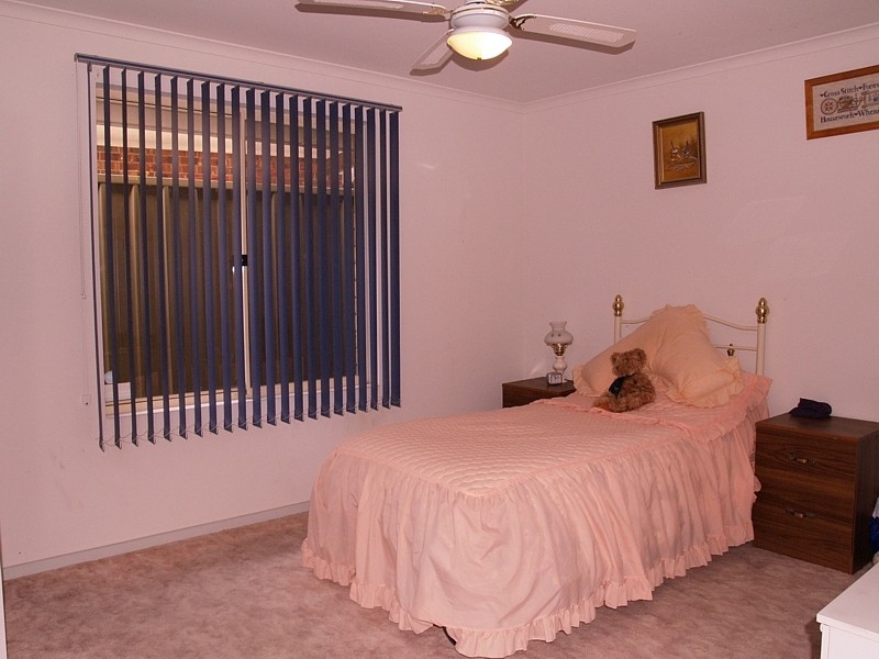 17 Bordeaux Drive, Woodcroft SA 5162