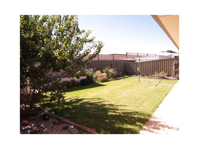 17 Bordeaux Drive, Woodcroft SA 5162