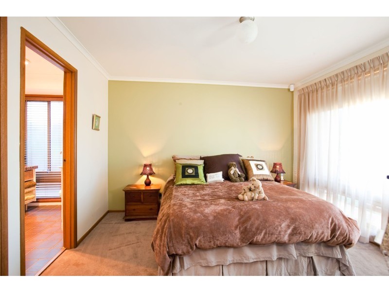 24 Beeches Road, Hallett Cove SA 5158
