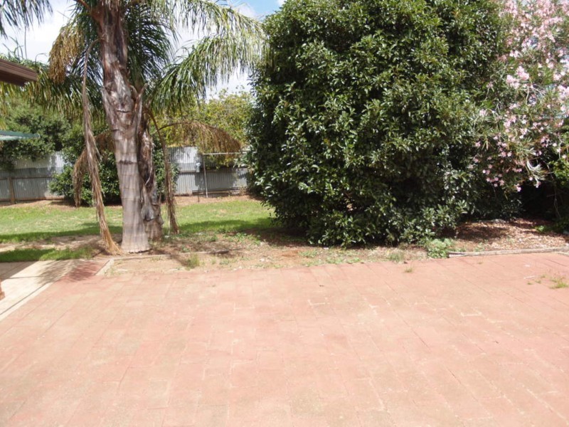 17 Atkins Crescent, Morphett Vale SA 5162