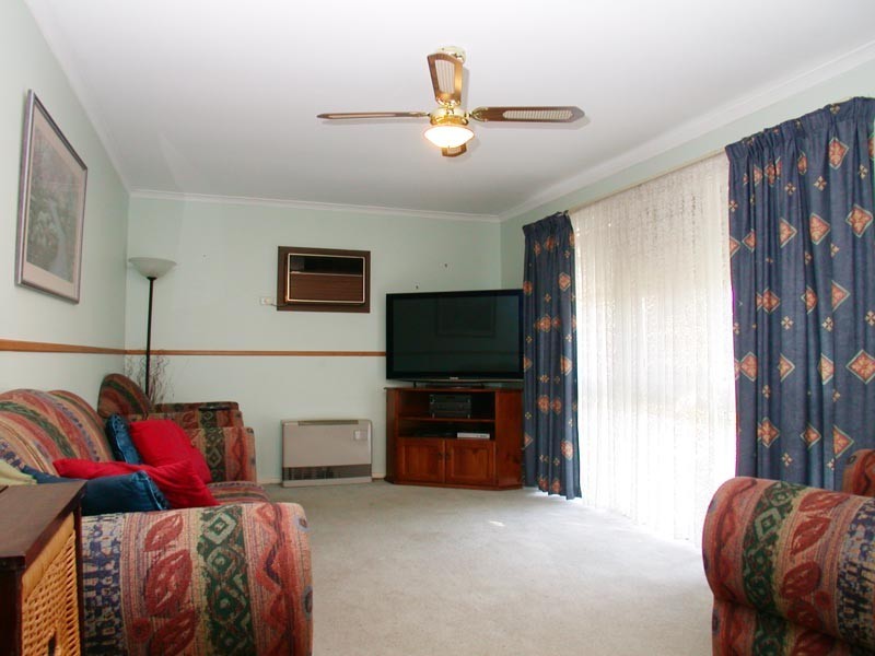 31 Flinders Crescent, Hackham SA 5163