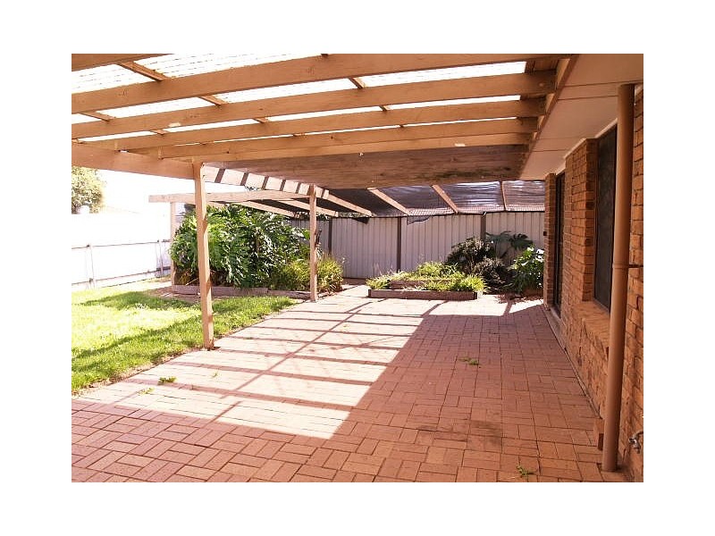 3 Hendrix Crescent, Woodcroft SA 5162