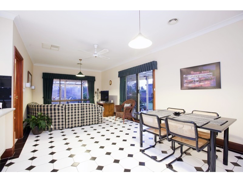 25 Equestrian Drive, Woodcroft SA 5162