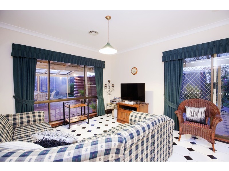 25 Equestrian Drive, Woodcroft SA 5162