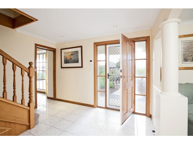 6 Siegersdorf Crescent, Old Reynella SA 5161