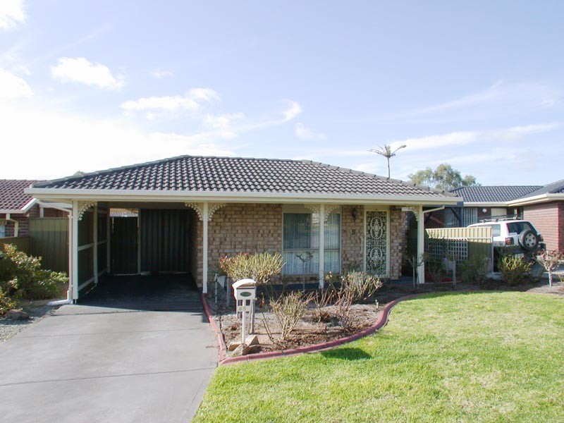 5 Coonawarra Close, Woodcroft SA 5162