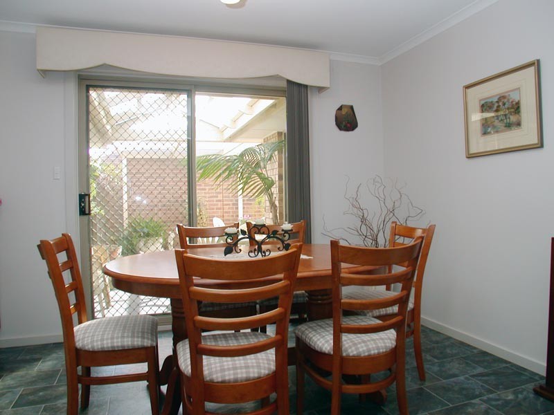 5 Coonawarra Close, Woodcroft SA 5162