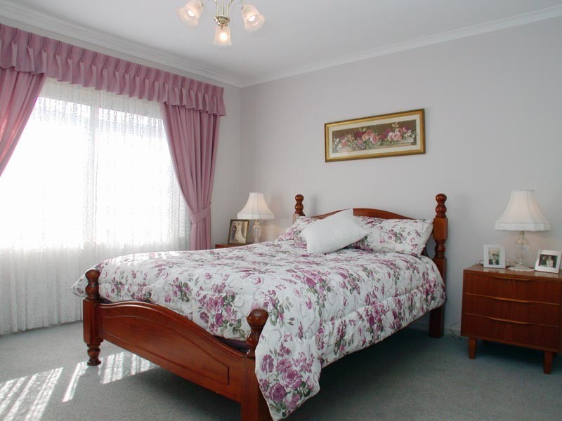 5 Coonawarra Close, Woodcroft SA 5162
