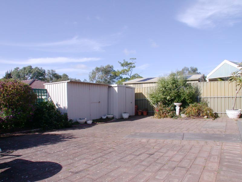 5 Coonawarra Close, Woodcroft SA 5162