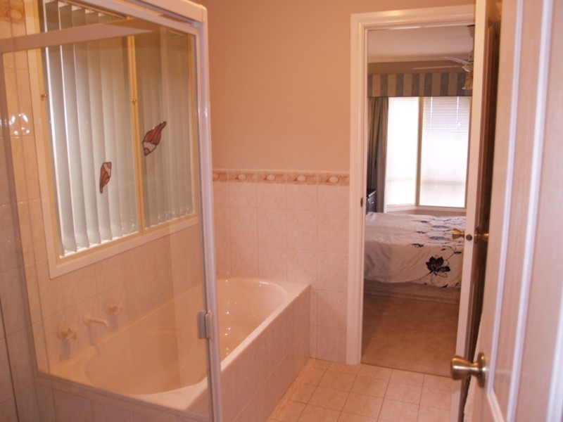 6 Crestview Lane, Hackham SA 5163