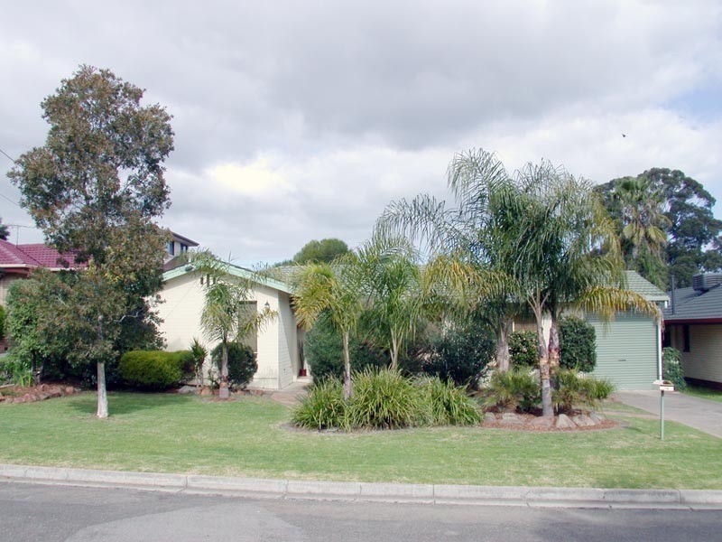 14 Amberly Drive, Happy Valley SA 5159