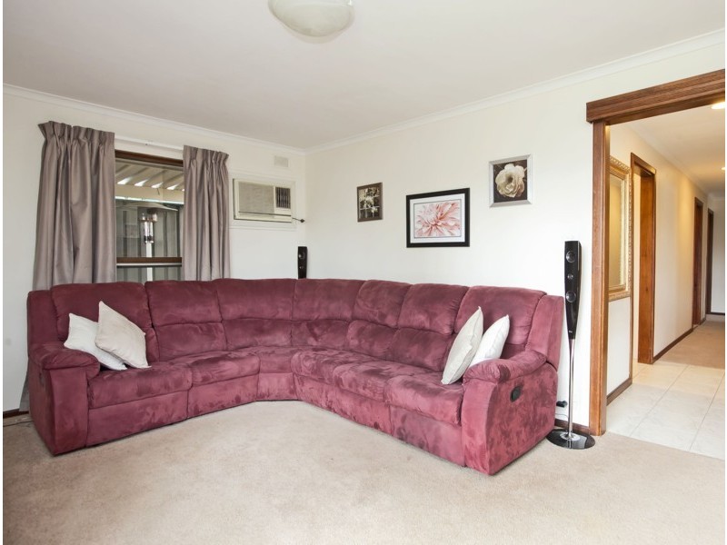 8 Mandalay Drive, Happy Valley SA 5159