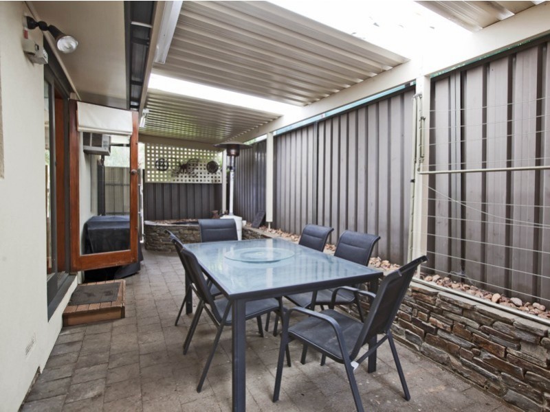 8 Mandalay Drive, Happy Valley SA 5159