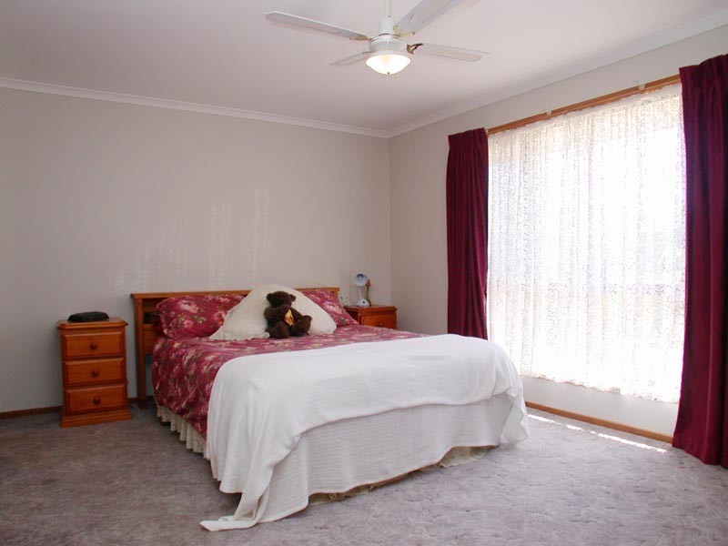 1 Hibiscus Court, Morphett Vale SA 5162