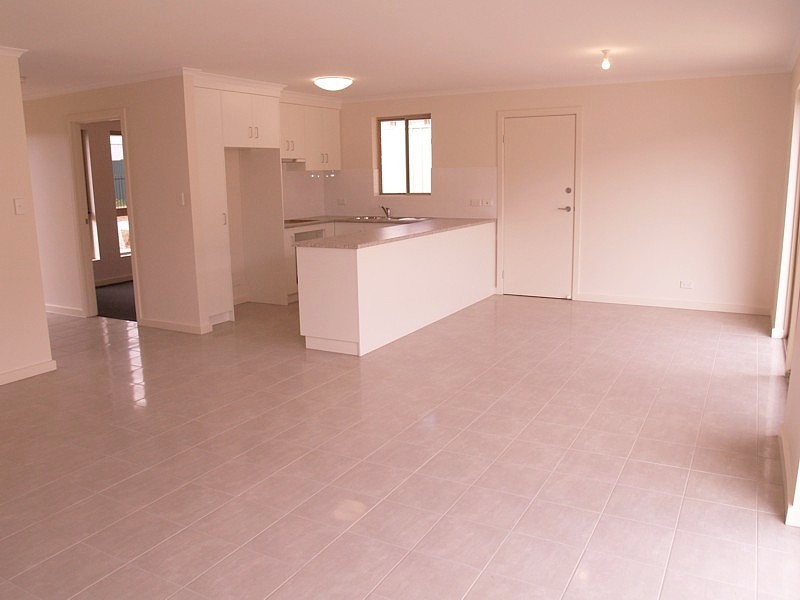 1 and 2 (2-4) Bayton Road, Huntfield Heights SA 5163