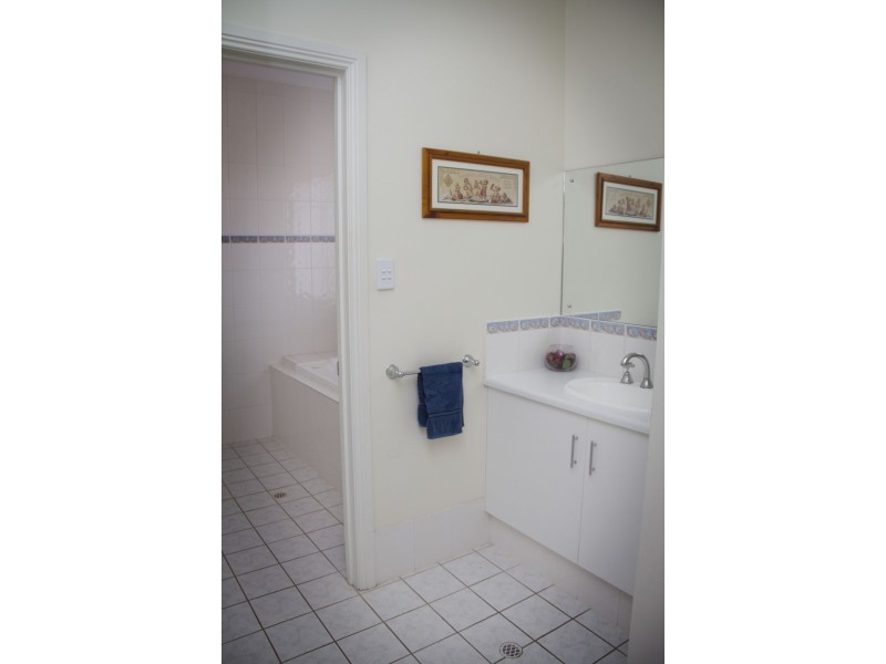 2 Summerhill Close, Reynella SA 5161