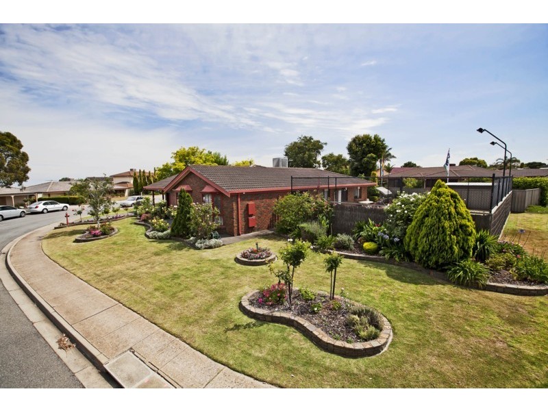 1 Lepena Crescent, Hallett Cove SA 5158