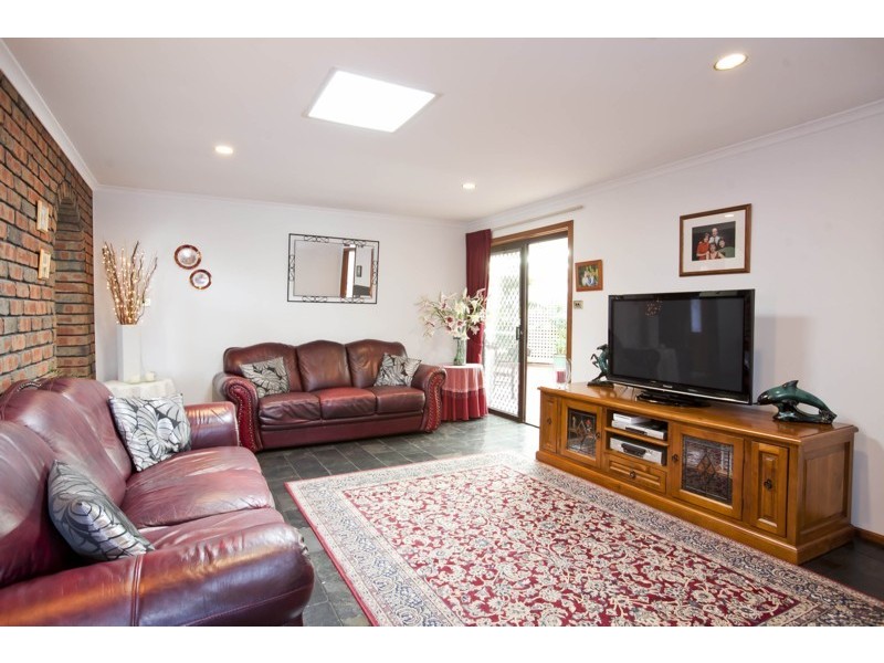 1 Lepena Crescent, Hallett Cove SA 5158