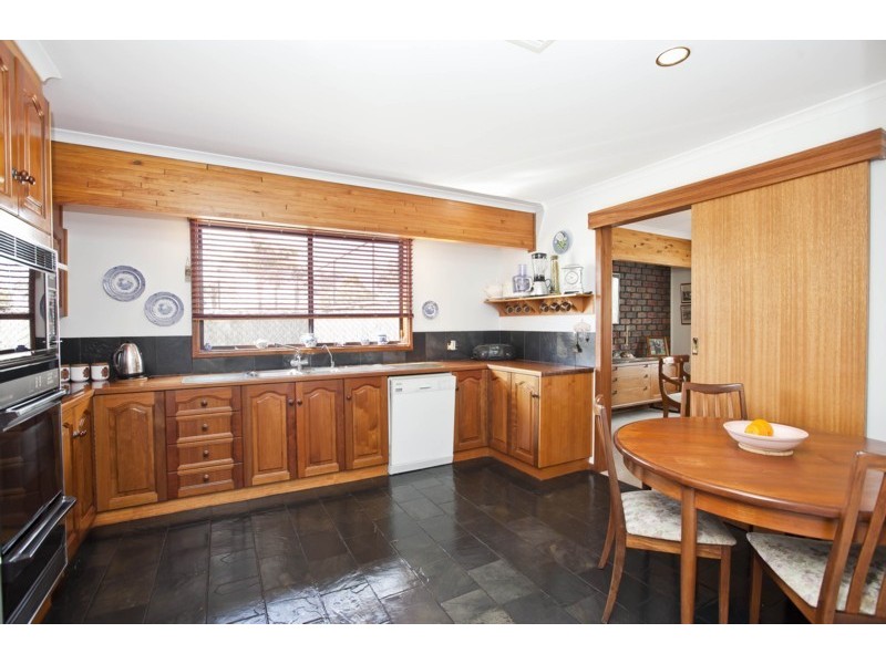 1 Lepena Crescent, Hallett Cove SA 5158