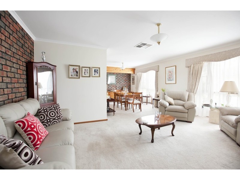 1 Lepena Crescent, Hallett Cove SA 5158