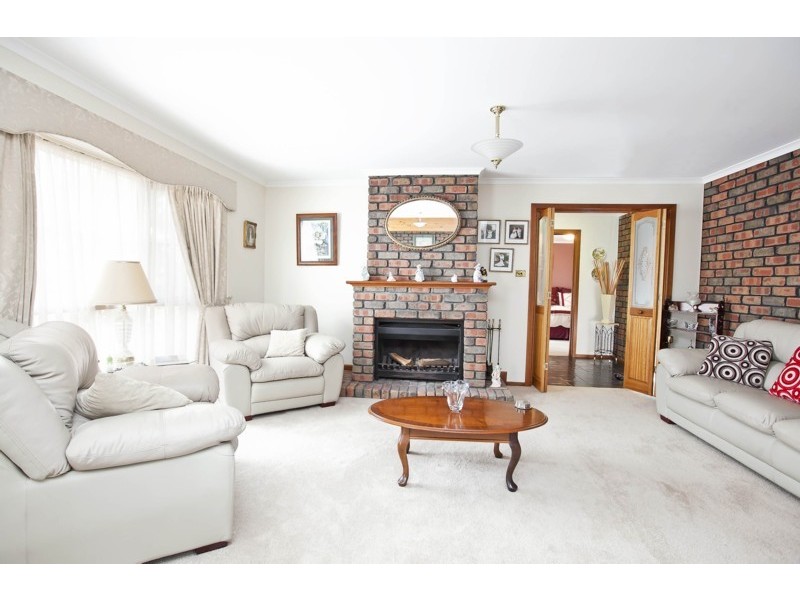 1 Lepena Crescent, Hallett Cove SA 5158