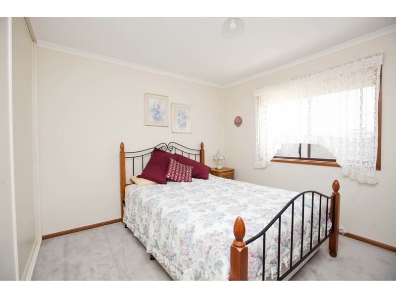 1 Lepena Crescent, Hallett Cove SA 5158