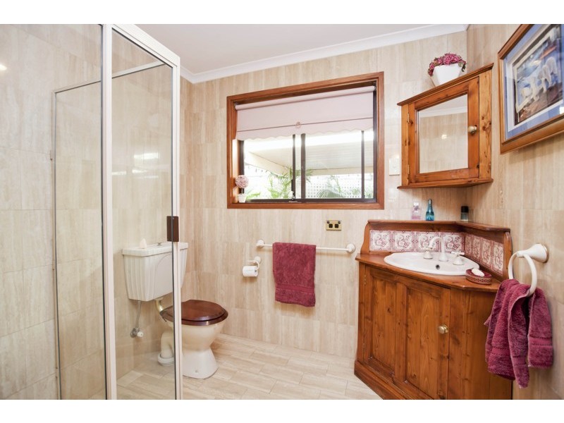 1 Lepena Crescent, Hallett Cove SA 5158