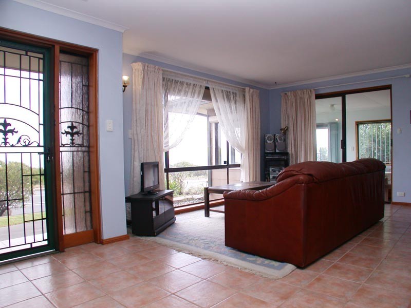 182 Perrybarr Road, Hallett Cove SA 5158