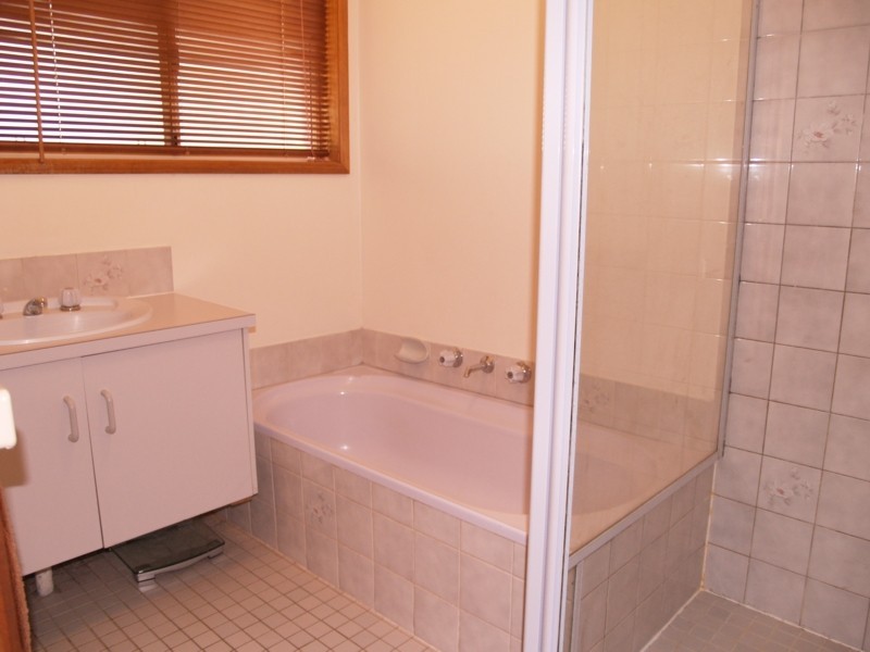 10 Chifley Crescent, Trott Park SA 5158