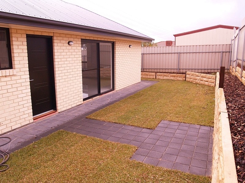 2 Golf Course Drive (off Morningside Drive), Woodcroft SA 5162