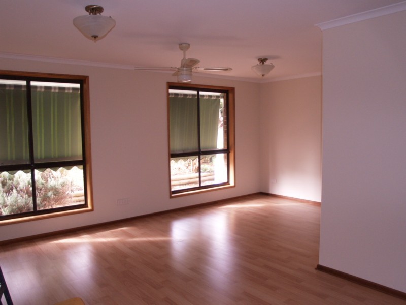 26 Champagne Crescent, Woodcroft SA 5162