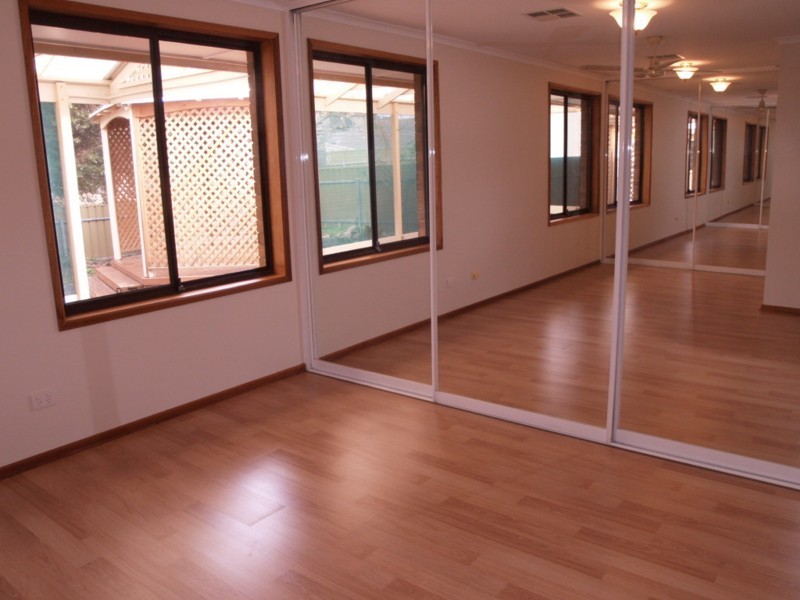 26 Champagne Crescent, Woodcroft SA 5162