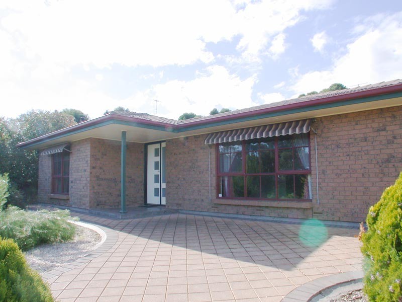 1 Weerab Drive, Hallett Cove SA 5158