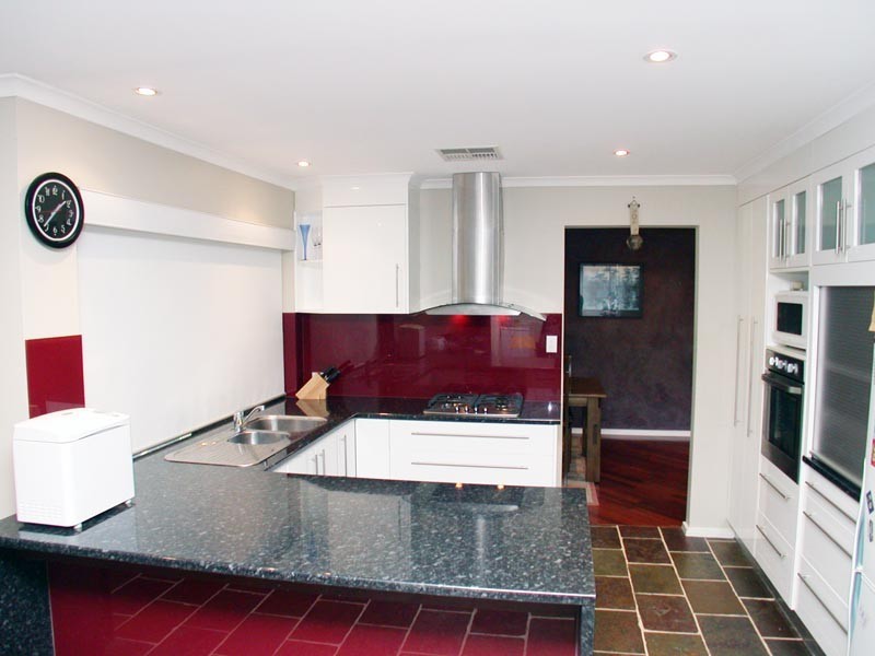 1 Weerab Drive, Hallett Cove SA 5158